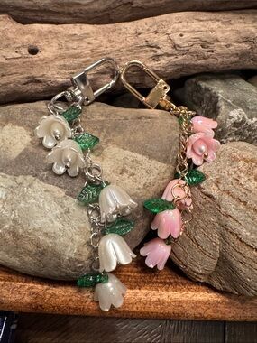 Floral Drop Charm Keychain Bracelet - CHOOSE Pink OR White Flowers with LEAF